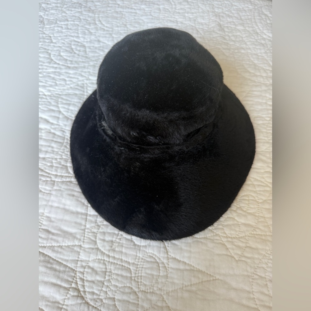 Dauphin Elegant Black Women's Velvet Vintage Hat